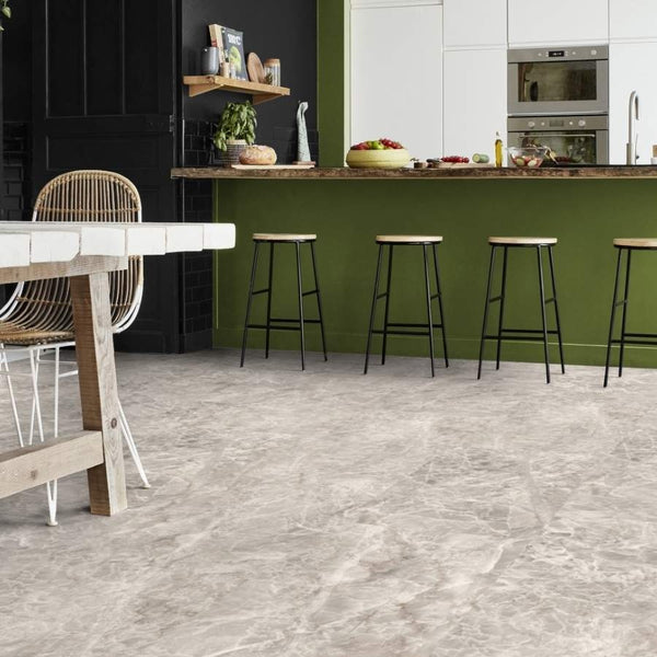 Vinylboden Tarkett iD Inspiration 55 Naturals Emperador Grey mit Holzmaserung und grau-heller Farbgebung, Klebevinyl für Bodenbeläge