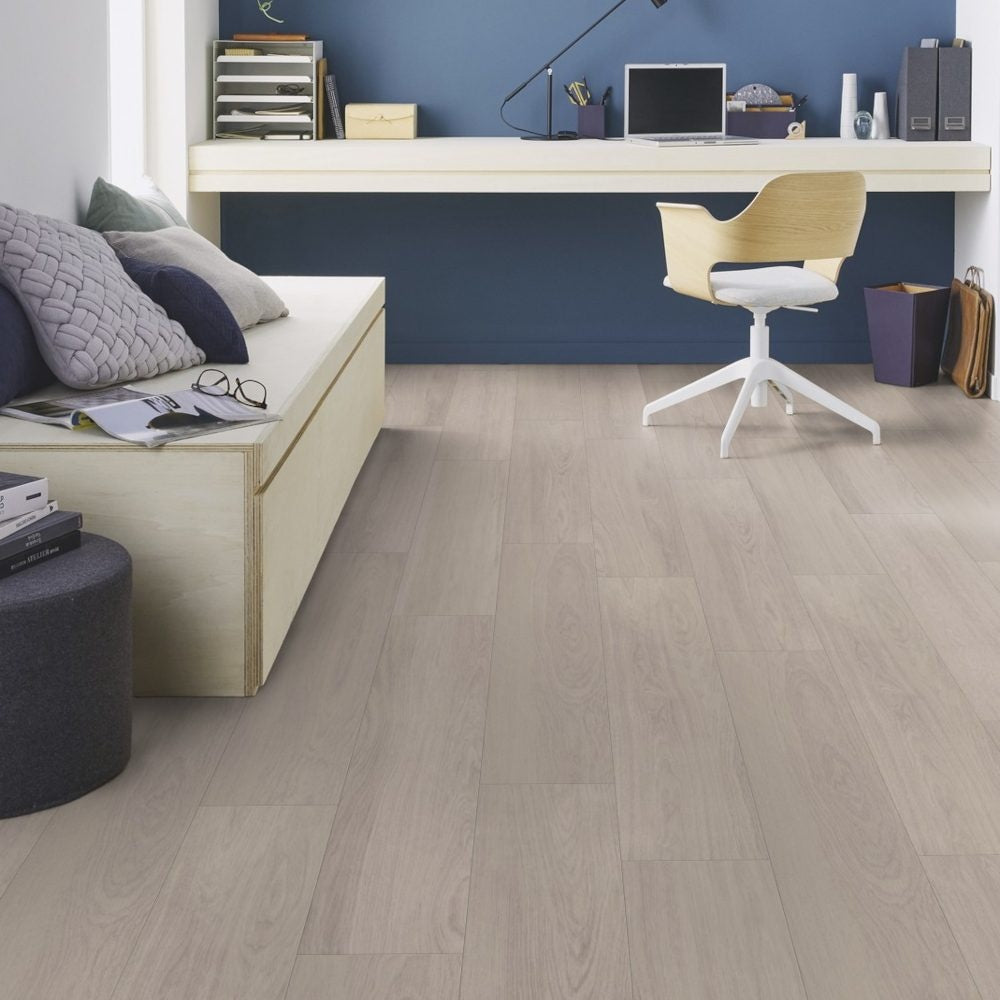 Tarkett iD Inspiration 55 Vinylboden in Eiche Hellgrau, Klebevinyl, naturfarbenes Holzdesign, strapazierfähig und stilvoll.