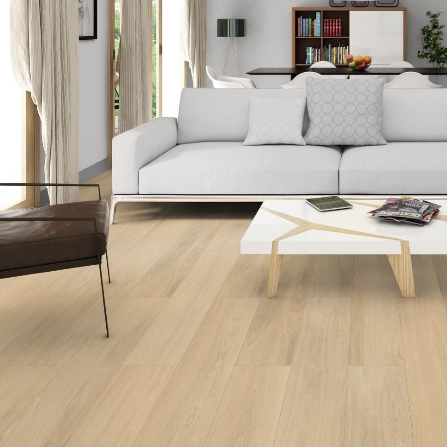 Tarkett iD Inspiration 55 Vinylboden in Eichen-Naturals, Klebevinyl, mit holzähnlichem Design und natürlicher Optik.