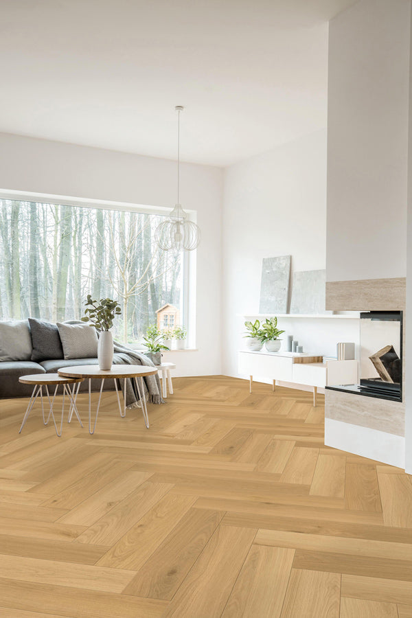 CHECK One Buchäcker Eiche, Klickvinyl in Holzoptik und Fischgrätmuster