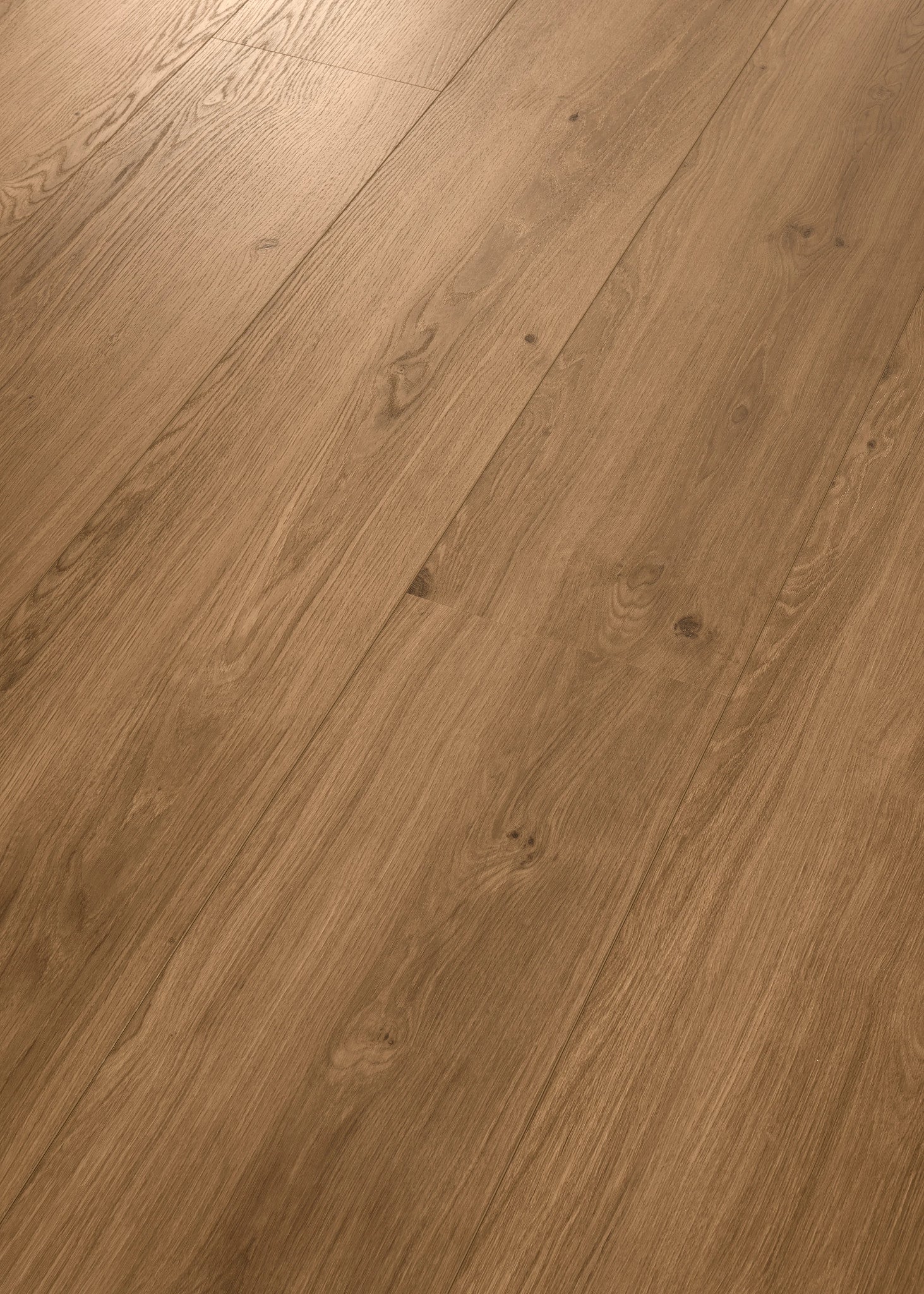 COREtec XL-END Saumur Vinylboden, 50 LVREXL 4384, stilvoller Vinylboden mit Holzoptik, zeigt die strukturierte Oberfläche im schrägen Blickwinkel