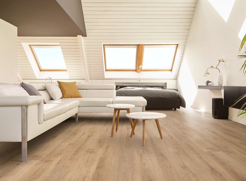 Vinylboden COREtec Flexile Lumber 50 FLX 804 in einem Raum, braune Holzoptik, langlebiger Klebevinylboden, hochwertige Bodenbelagsoption