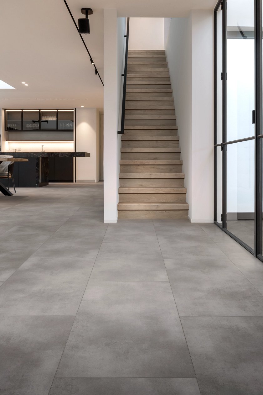 COREtec Flexile Matterhorn 50 FLX 1905 Vinylfliese in Raum, zeigt Holz-Design und klebeverlegte Oberfläche für Bodenbelag.