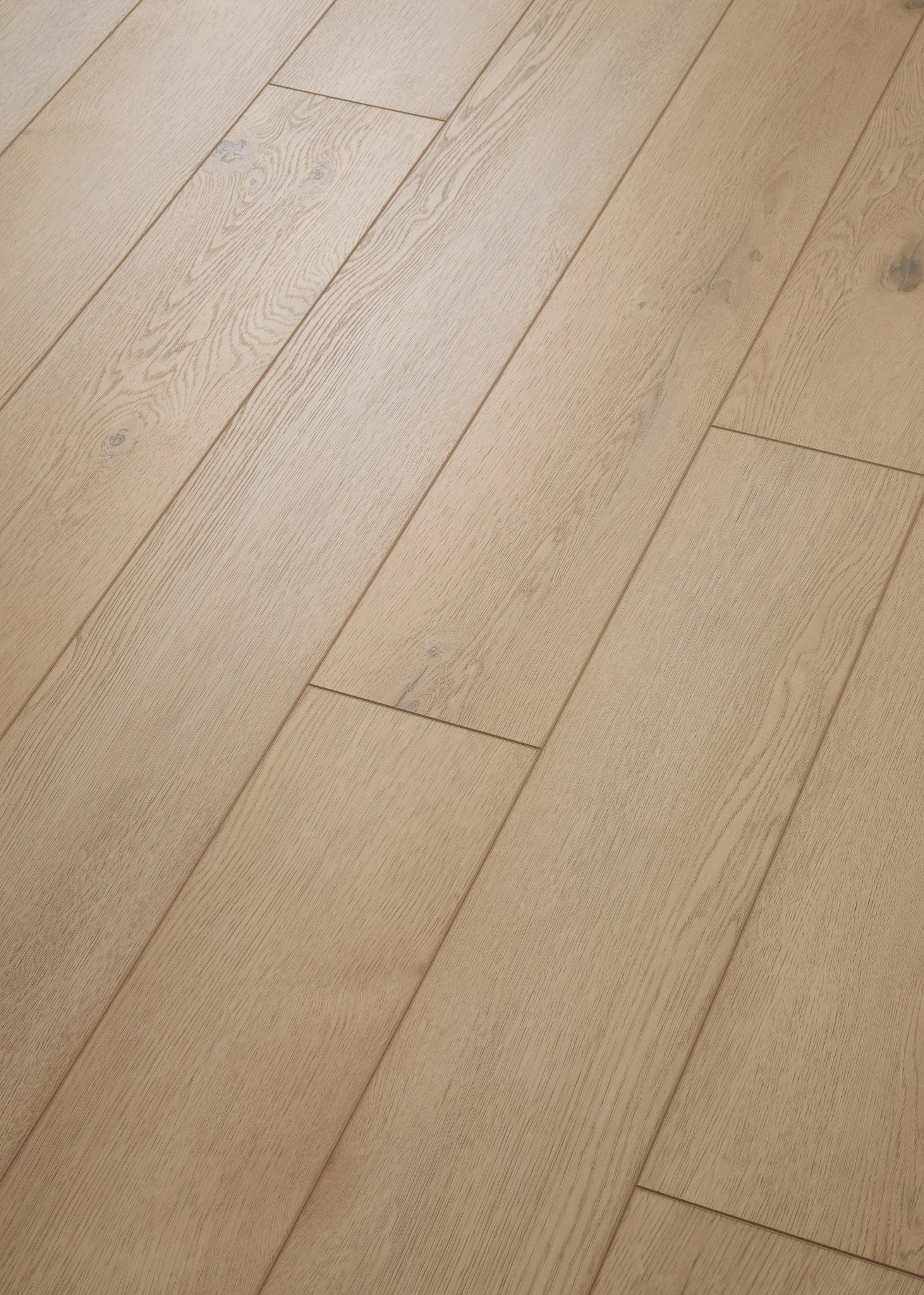 COREtec Authentics Vinylboden 1800 4V E Emerald, 50 LVRE, mit diagonaler Perspektive, zeigt die hochwertige Holzoptik des Vinylbodens