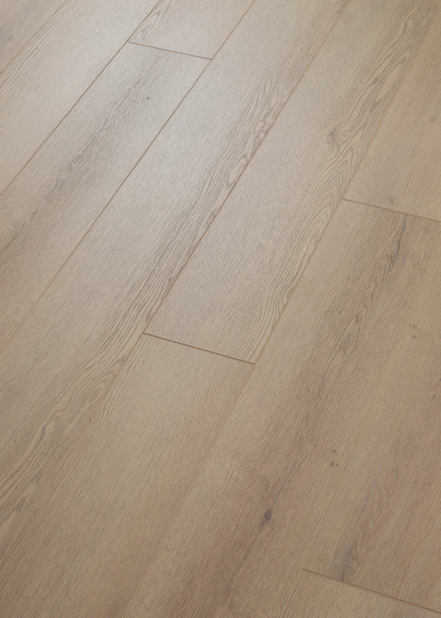 COREtec Authentics Vinylboden 1800 4V E Ontario, gelagert auf dem Boden, zeigt Holzoptik in natürlichem Design.