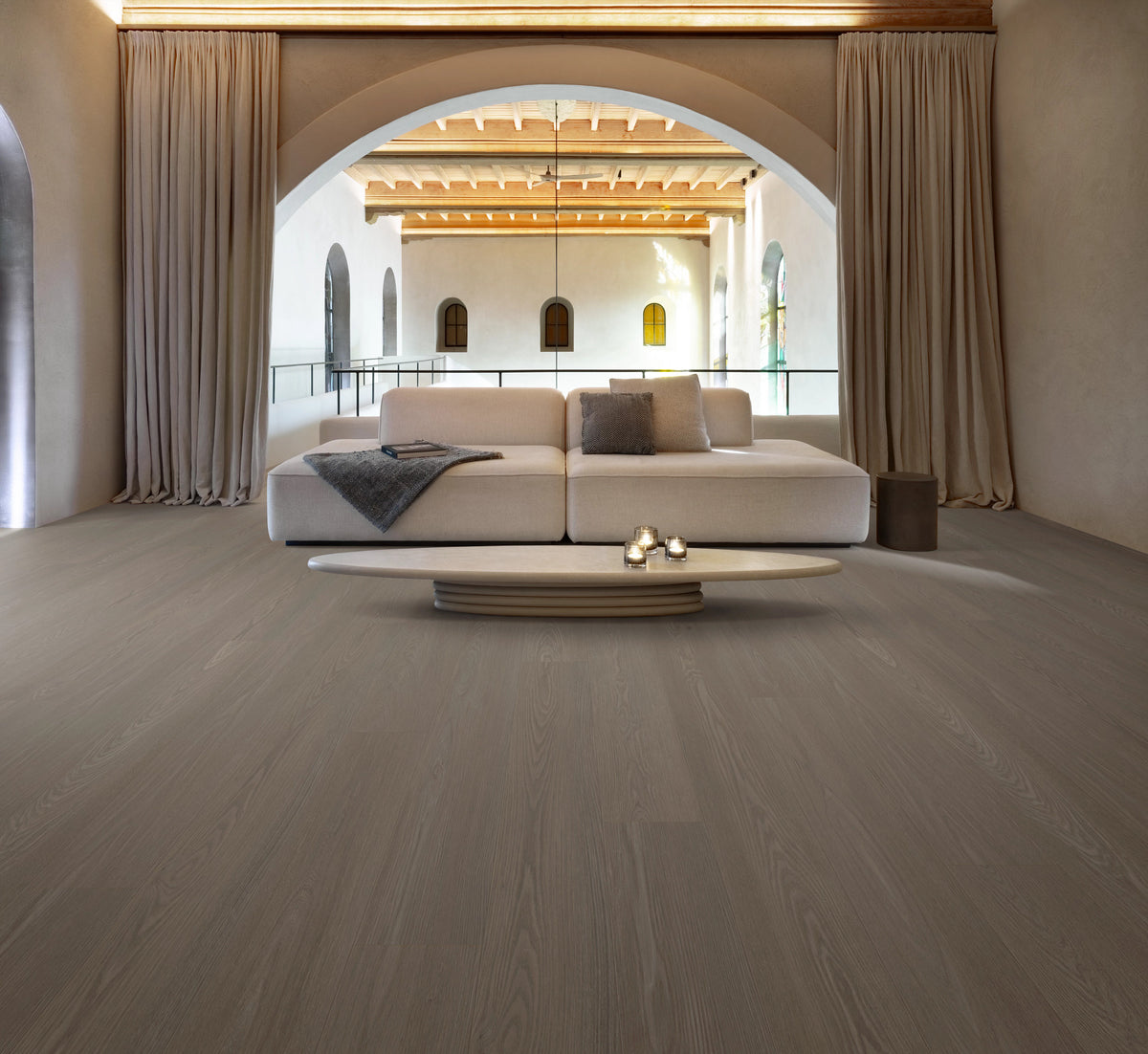 COREtec Vinylboden XL-END Monte 50 LVREXL 5188 in Raumansicht mit Holzoptik und dunklen Farbtönen, langlebige Bodenbelagsqualität
