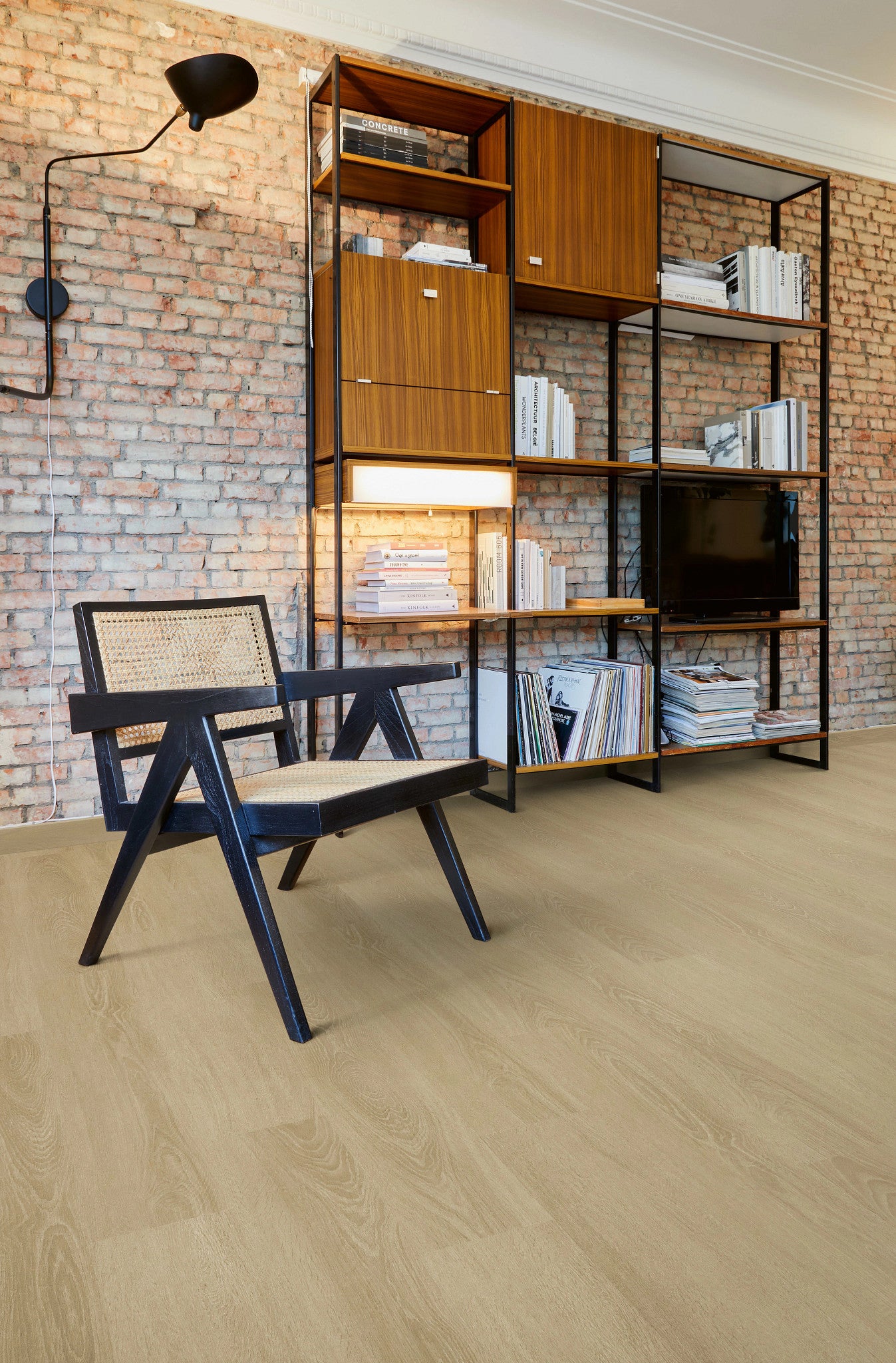 COREtec Vinylboden ProPlus SurPlus Elegance Oak 73 mit hellbraunen Eichenholzmuster, langlebig und stilvoll für Wohnräume