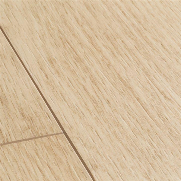 Quick-Step Vinyl BAGP 40032 Klebstoff Eiche hell, Vinylboden mit hellbrauner Eichenholz-Optik, Nahaufnahme der Oberfläche