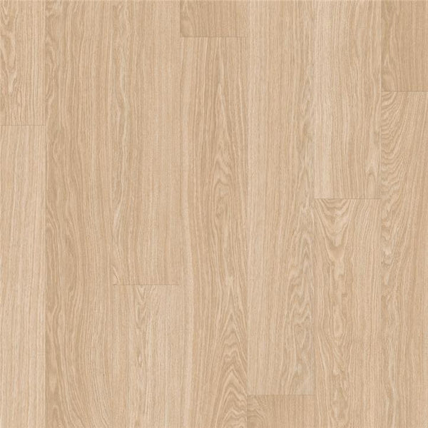 Vinylboden Quick-Step PUGP 40097 in rötlich-rein Eiche, Nahaufnahme der Holzmaserung und Oberflächenstruktur.